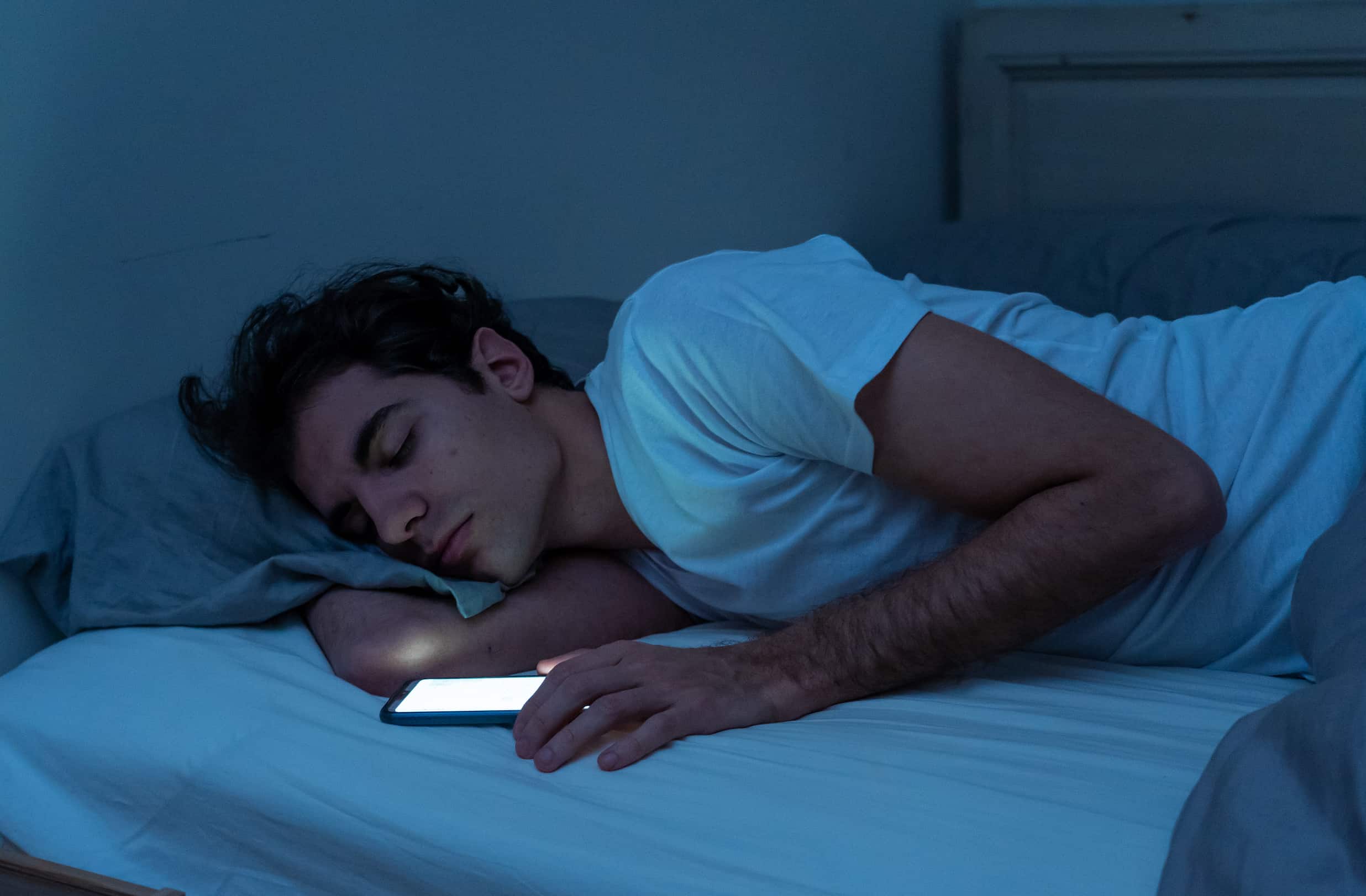 how electronics affect your sleep