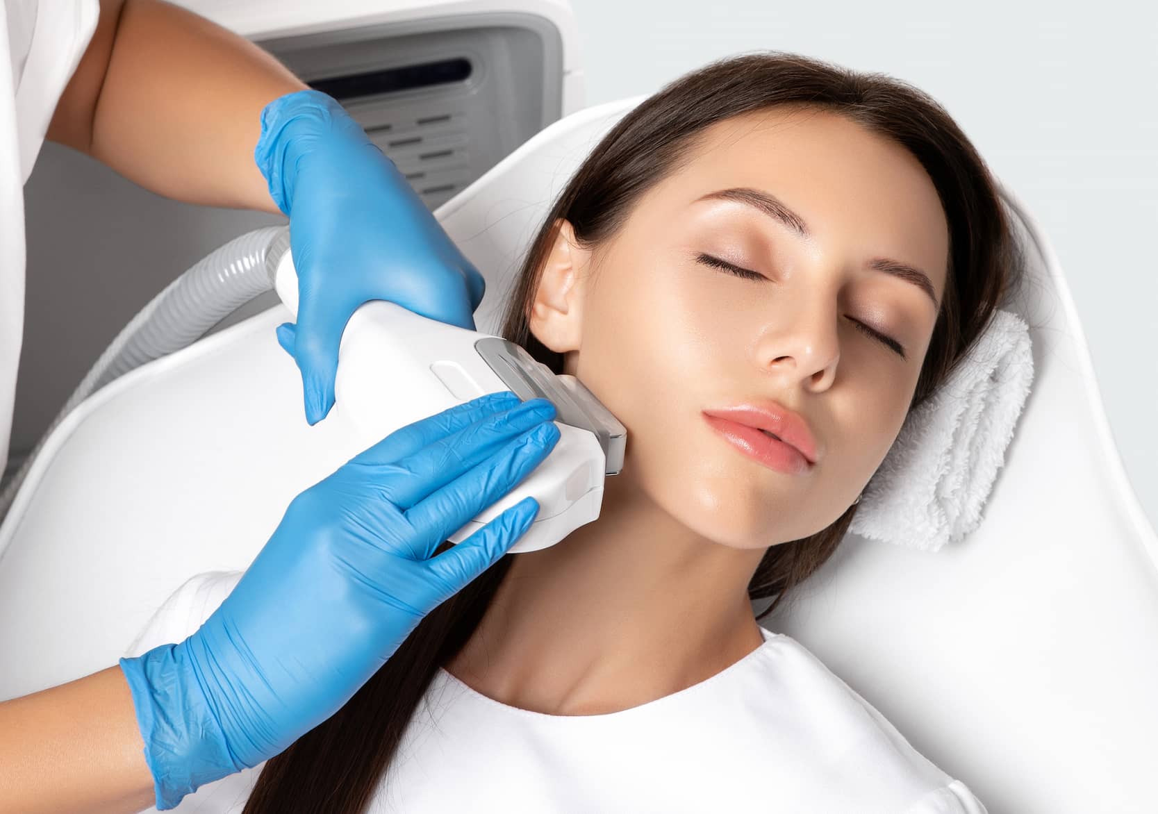 IPL-therapy-procedure-for-skin-imperfection