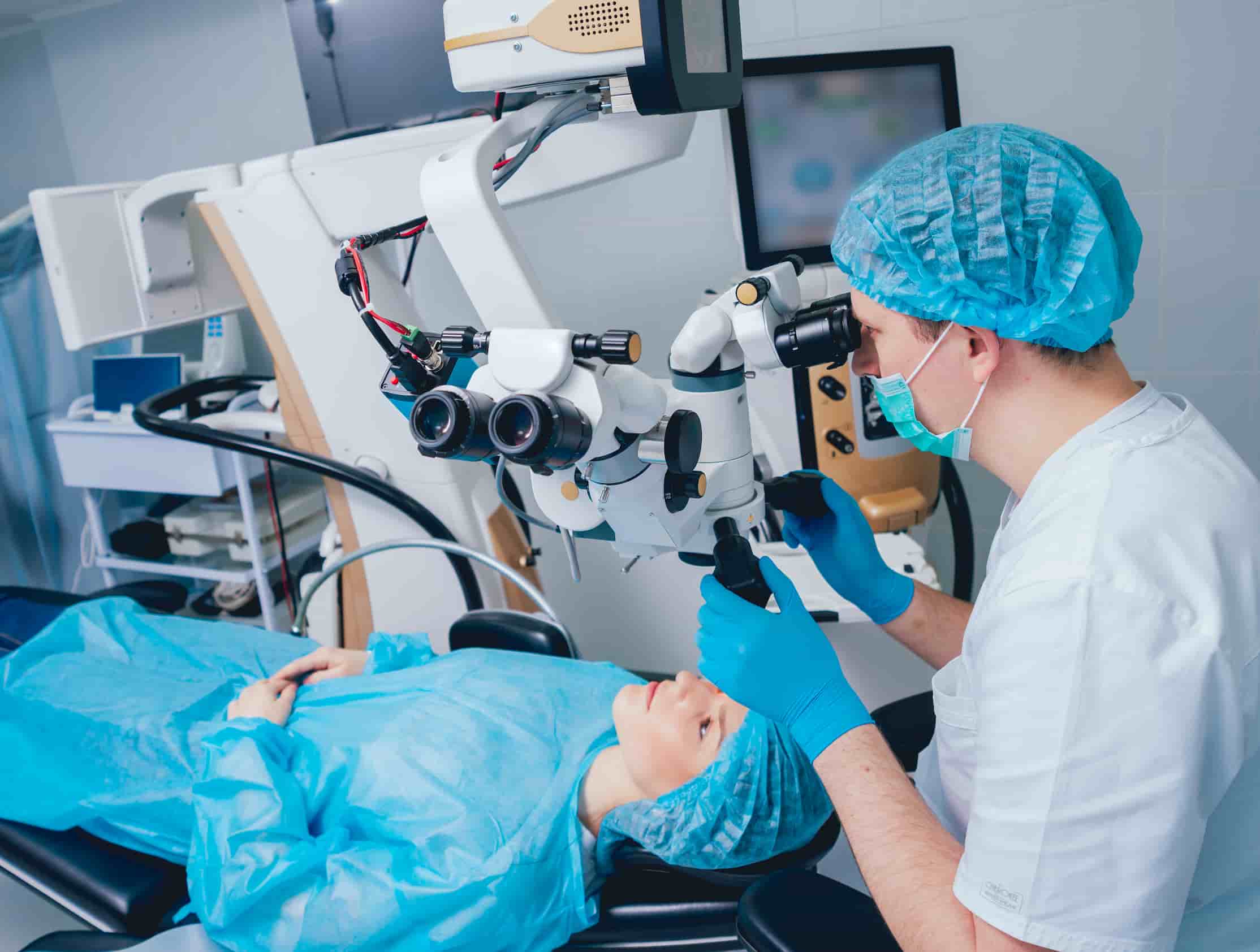 Операция на глазах с помощью лазерной хирургии в турции