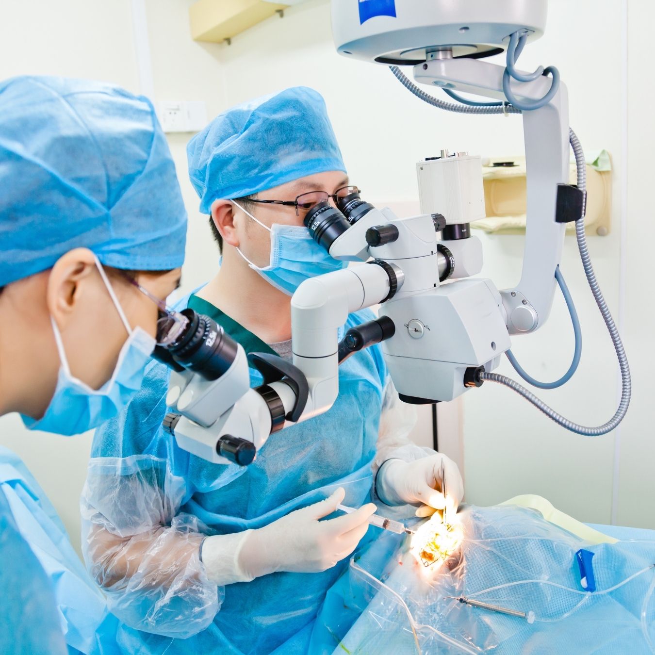 Best Clinics for Extracapsular Cataract Extraction Surgery in Turkey